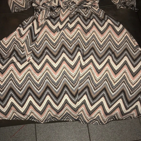 Sexy faux Wrapped knee length designed dress - Picture 6 of 7